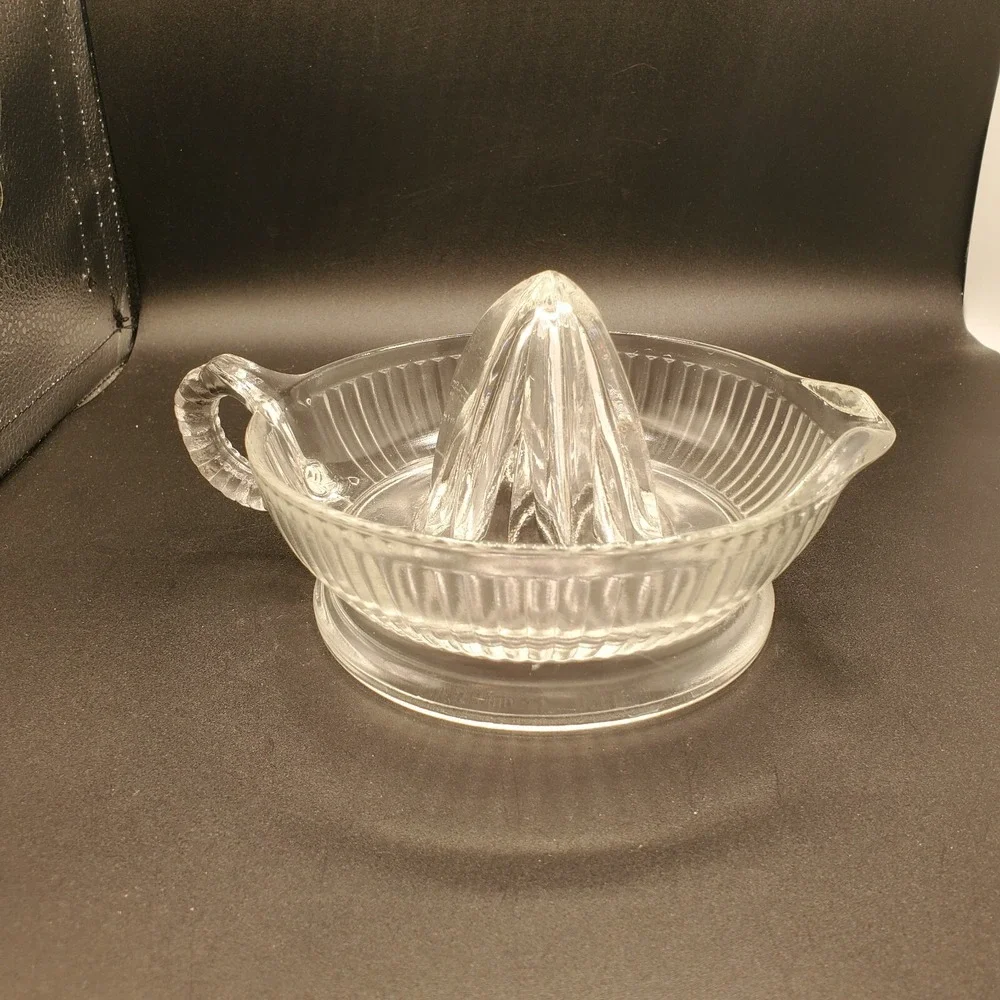 Juicer Vtg Clear Glass Reamer Ribbed Pressed Glass Orange Lemon Handle Spout 7.5